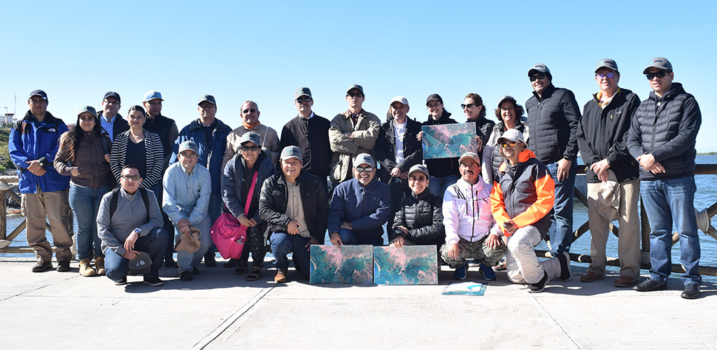 GPO trabaja en desarrollar un programa adecuado para el saneamiento de la bahía de Ohuira, por ello, ha integrado a un equipo multidisciplinario de investigadores expertos para que en conjunto con la UNAM y la empresa especialista en gestión ambiental QB4 The Planet desarrollen una solución que permita mejorar la calidad del agua y la restauración del ecosistema lagunar llevándolo a niveles cómo estaba hace 100 años. Este programa integra técnicas innovadoras que consisten en la generación de consorcios microbianos para combatir el desbalance físico - químico de los componentes actuales. GPO trabaja en desarrollar un programa adecuado para el saneamiento de la bahía de Ohuira, por ello, ha integrado a un equipo multidisciplinario de investigadores expertos para que en conjunto con la UNAM y la empresa especialista en gestión ambiental QB4 The Planet desarrollen una solución que permita mejorar la calidad del agua y la restauración del ecosistema lagunar llevándolo a niveles cómo estaba hace 100 años. Este programa integra técnicas innovadoras que consisten en la generación de consorcios microbianos para combatir el desbalance físico - químico de los componentes actuales.