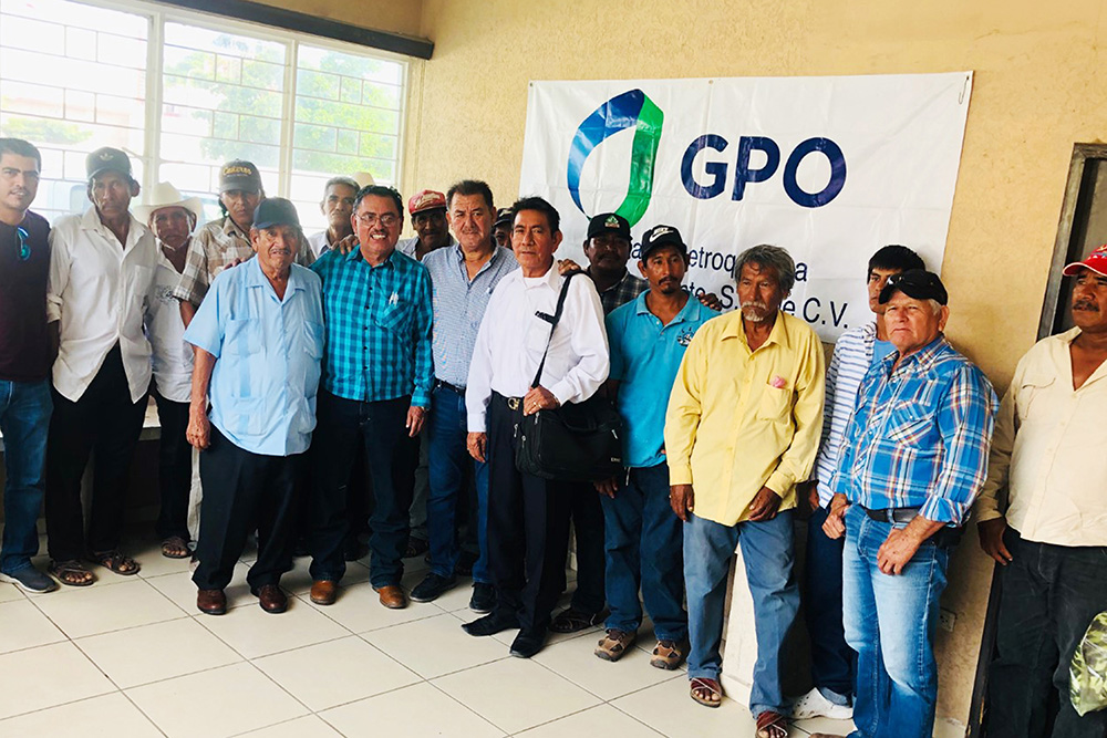 Así también, GPO entiende la problemática de los pescadores, por lo que ya cuenta con un acuerdo de entendimiento con siete de las diez cooperativas que se benefician de la zona pesquera para conformar una sociedad en la que participen todos los pescadores, aportando GPO las instalaciones necesarias para el debido procesamiento del producto y la comercialización directa en los centros de consumo, con la finalidad de obtener mejores precios de venta. Así también, GPO entiende la problemática de los pescadores, por lo que ya cuenta con un acuerdo de entendimiento con siete de las diez cooperativas que se benefician de la zona pesquera para conformar una sociedad en la que participen todos los pescadores, aportando GPO las instalaciones necesarias para el debido procesamiento del producto y la comercialización directa en los centros de consumo, con la finalidad de obtener mejores precios de venta.